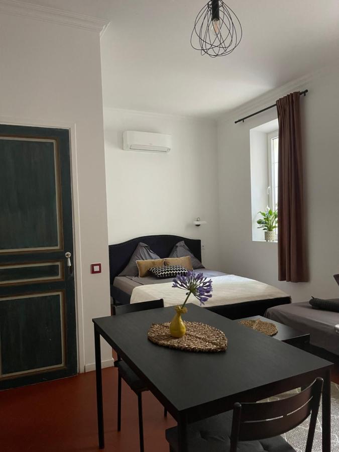 Dans Un Chateau Exceptionnel Du 18e Siecle *